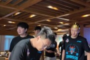 乐鱼平台-生日当天首秀！山东男篮将帅为陈林坚庆祝32岁生日